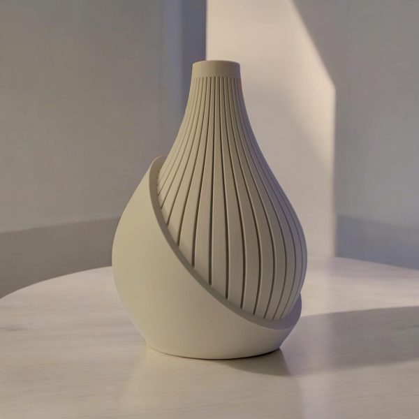 Chic Vase for Modern Living Room Decor - Yovi Vase