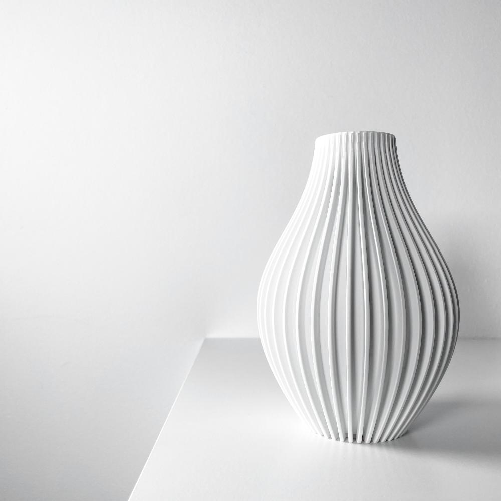 Modern Accent Vase for Flower Displays - Eres Vase - Image 4