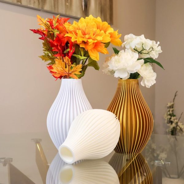 Modern Accent Vase for Flower Displays - Eres Vase